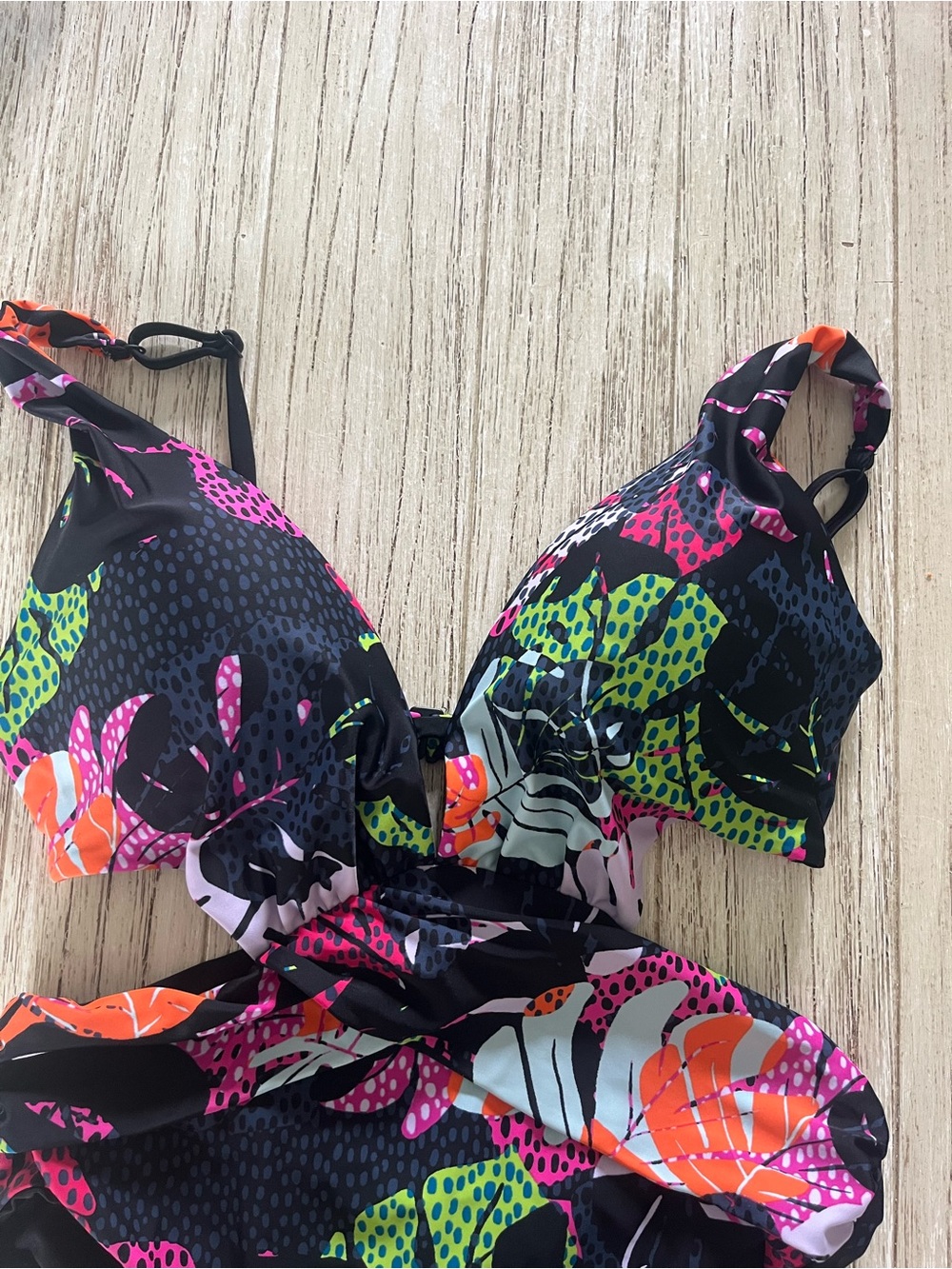 Bar III, Palm Prowl Cross Front Monokini Swimsuit, Size Large, EUC - Picture 4 of 12